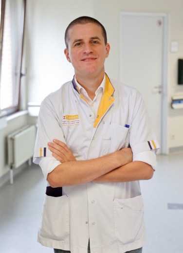 Dr. Niels Lombilla