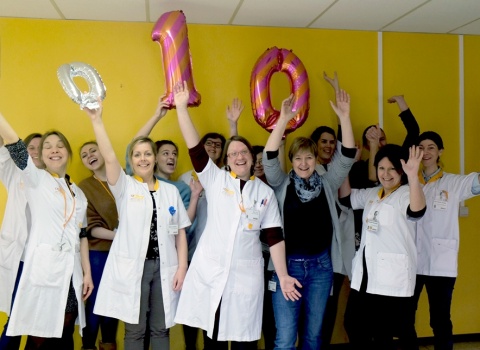 Het team Patiëntenbegeleiding viert tiende verjaardag