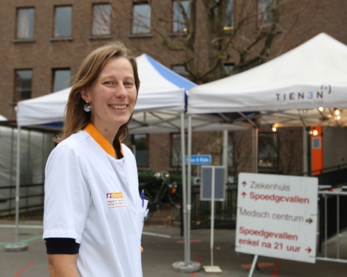 Geriater Eline Van Hove (33): “Patiënten nu vroeger naar hun vertrouwde omgeving laten gaan is niet altijd beste oplossing”